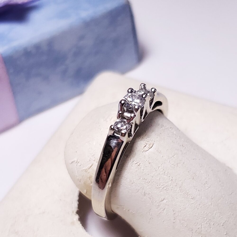 Estate .25ctw Natural Diamond Past Present Future 14Kt WG Anniversary Ring#20850 - Picture 2 of 6